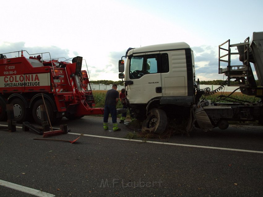 Schwerer VU Koeln Immendorf Kerkraderstr P485.JPG